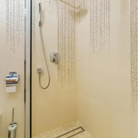 Seaside With Parking & Ac - 150 M To The By Renters