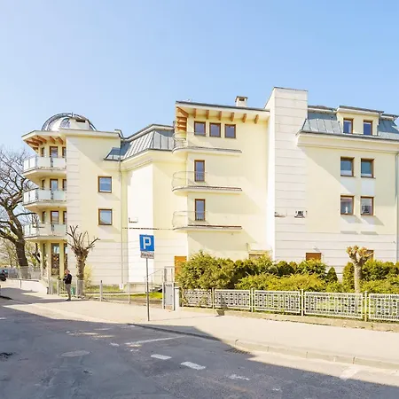 Apartment Seaside With Parking & Ac - 150 M To The By Renters Misdroy